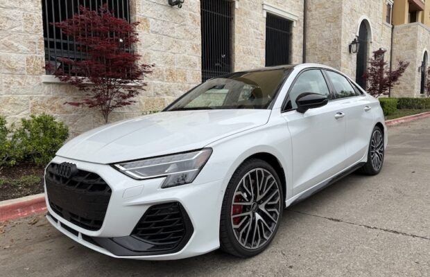 Frontal 3/4 de un Audi S3 Prestige 2025